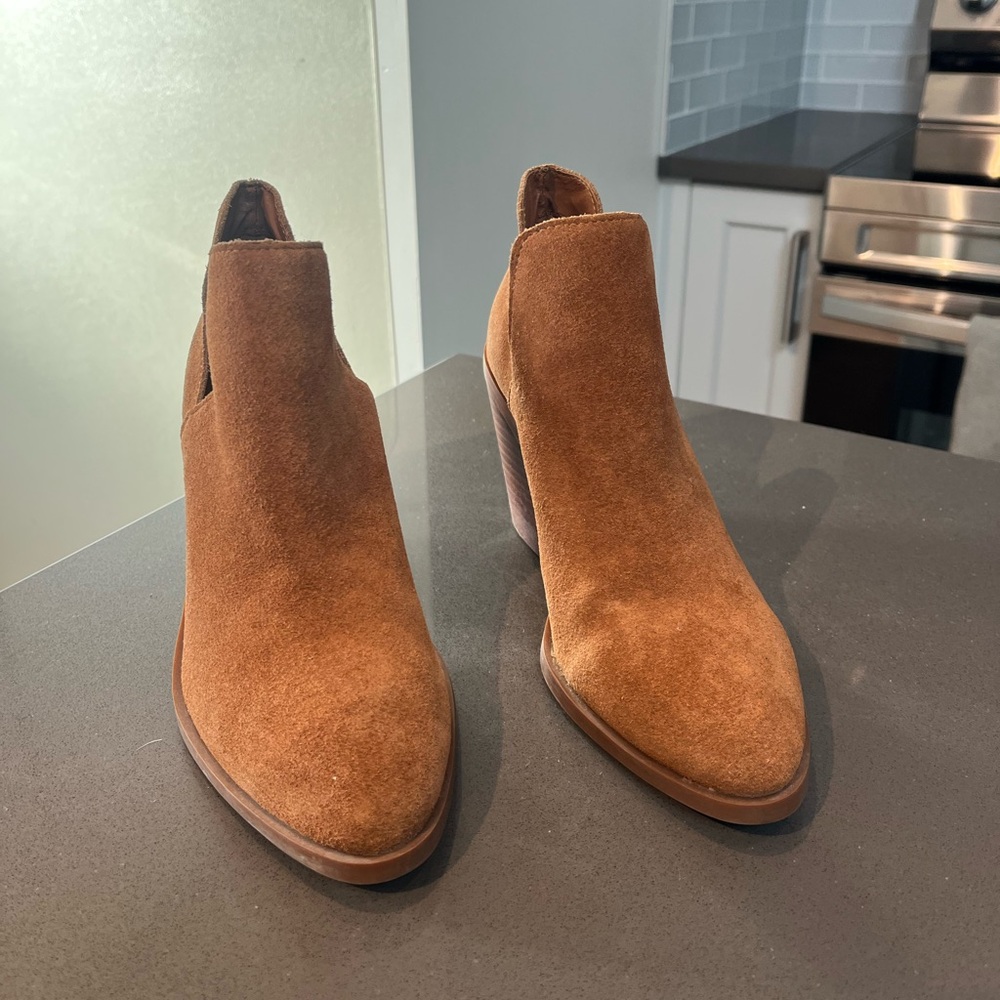 7.5 BRAND NEW STEVE MADDEN AYLA BOOTS
